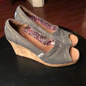 Brand new Tom wedges